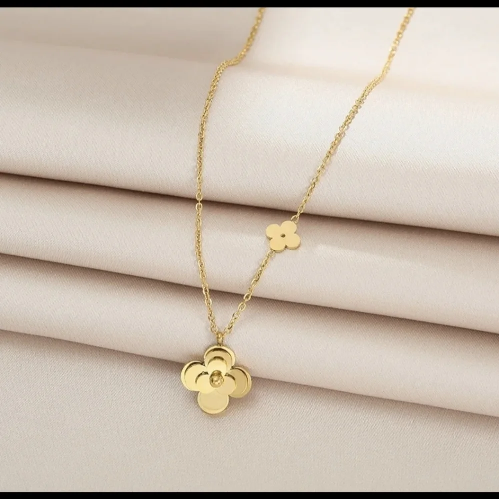 18K Gold Stainless steel Necklace Camelia Flower - Picture 3 of 7